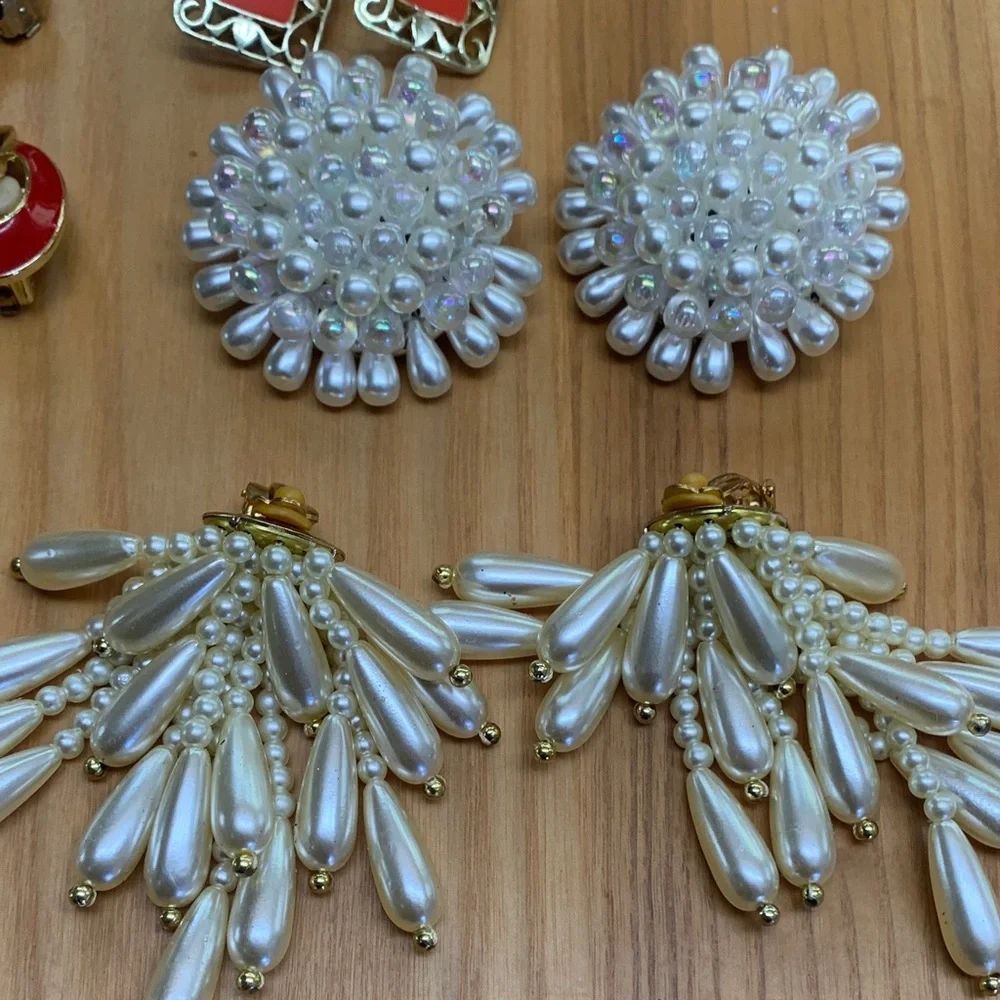 12 Pair Vintage Clip-on EarringsBeaded Metal Enamel Goldtone Silvertone - Picture 8 of 12